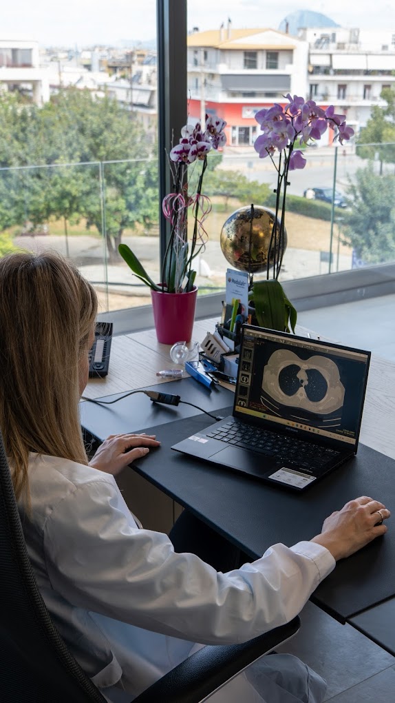 Εξοπλισμός πνευμονολογικού ιατρείου - σπιρόμετρο και άλλα ιατρικά όργανα